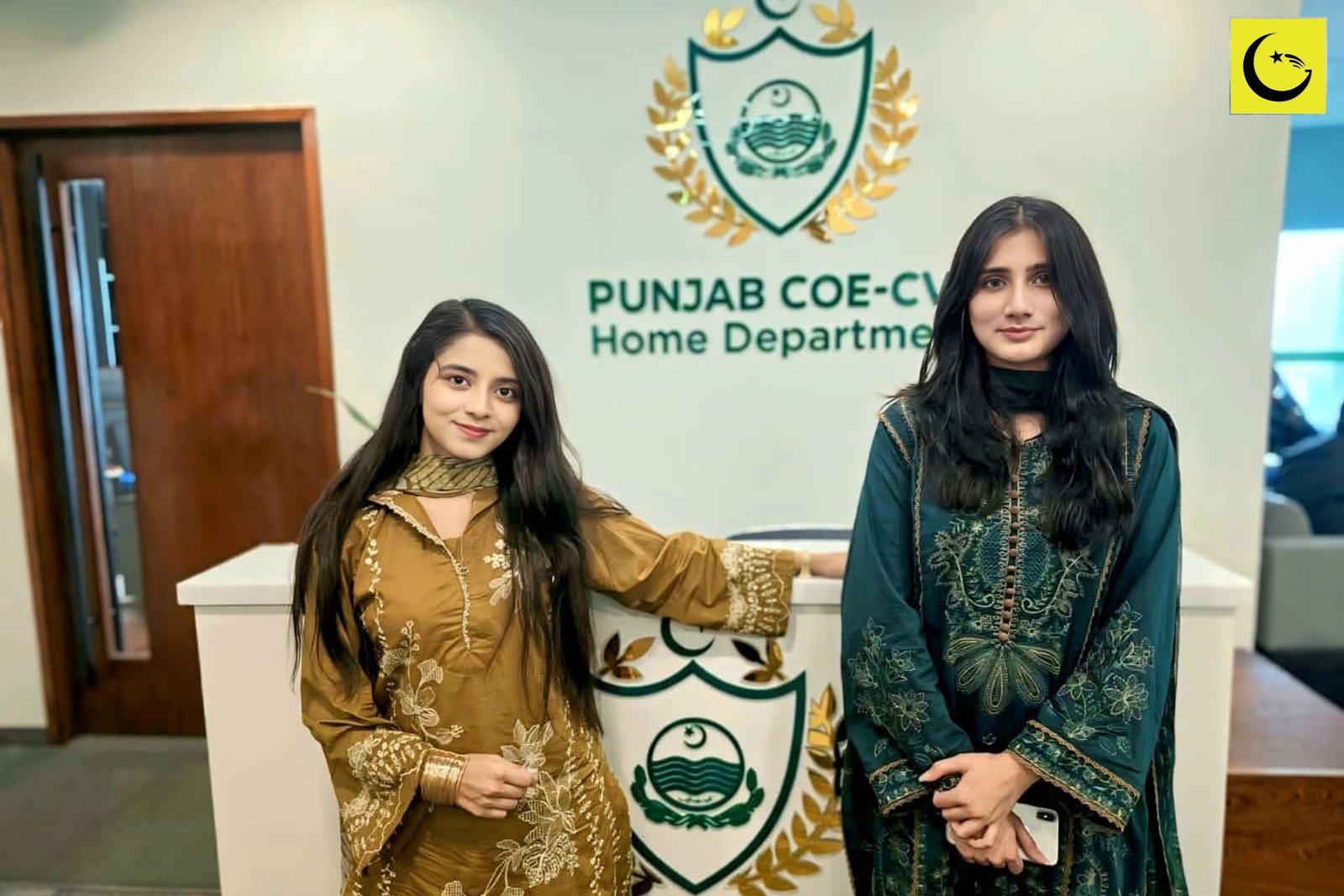 UMT DNA testing students Fatima Azhar and Ariha Akbar at the Punjab Forensic Science Authority office