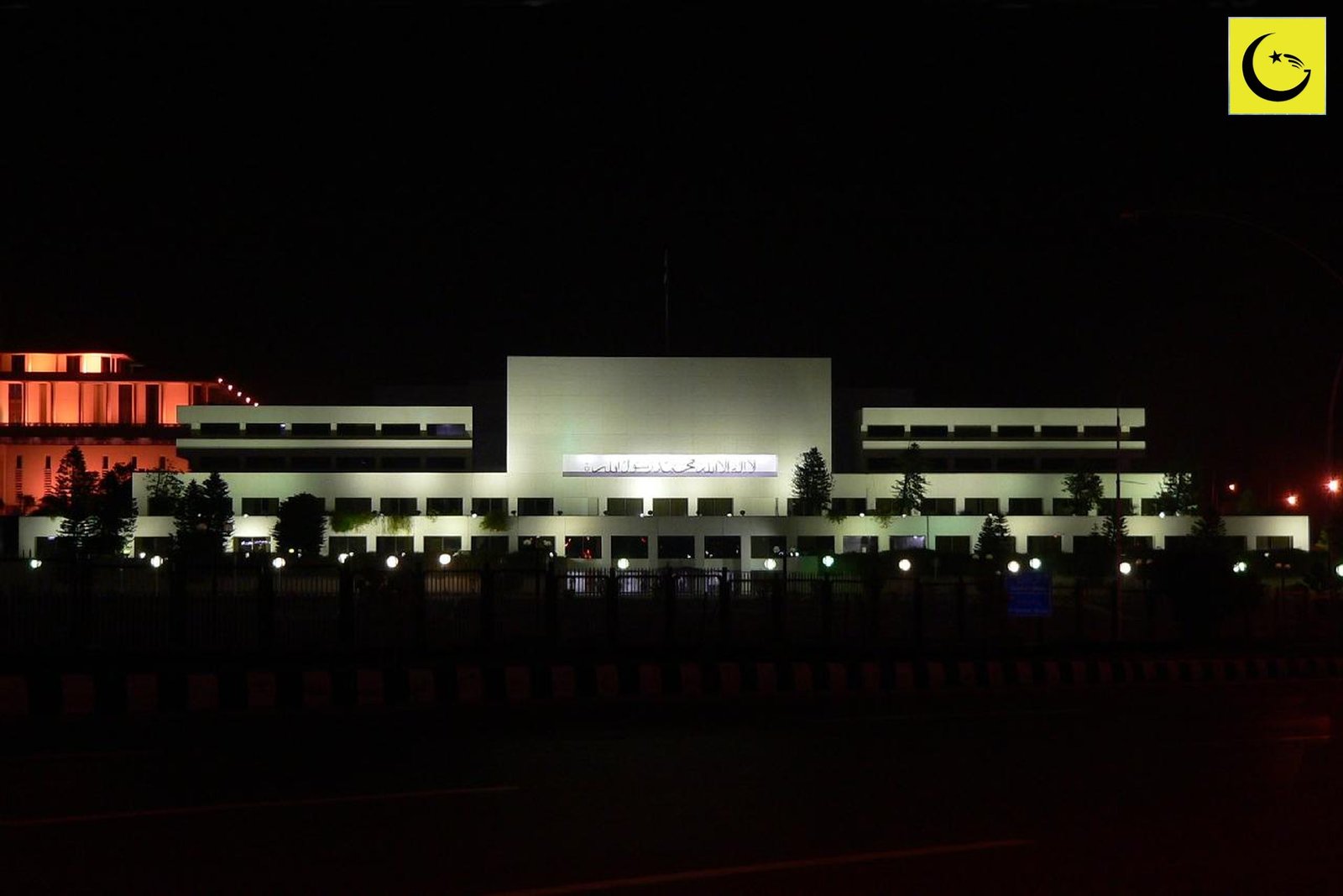 Foreign tourists Pakistan 2025: Parliament House in Islamabad at night, where the Ministry of Inter-Provincial Coordination presented the 4.3 million tourism arrival figures