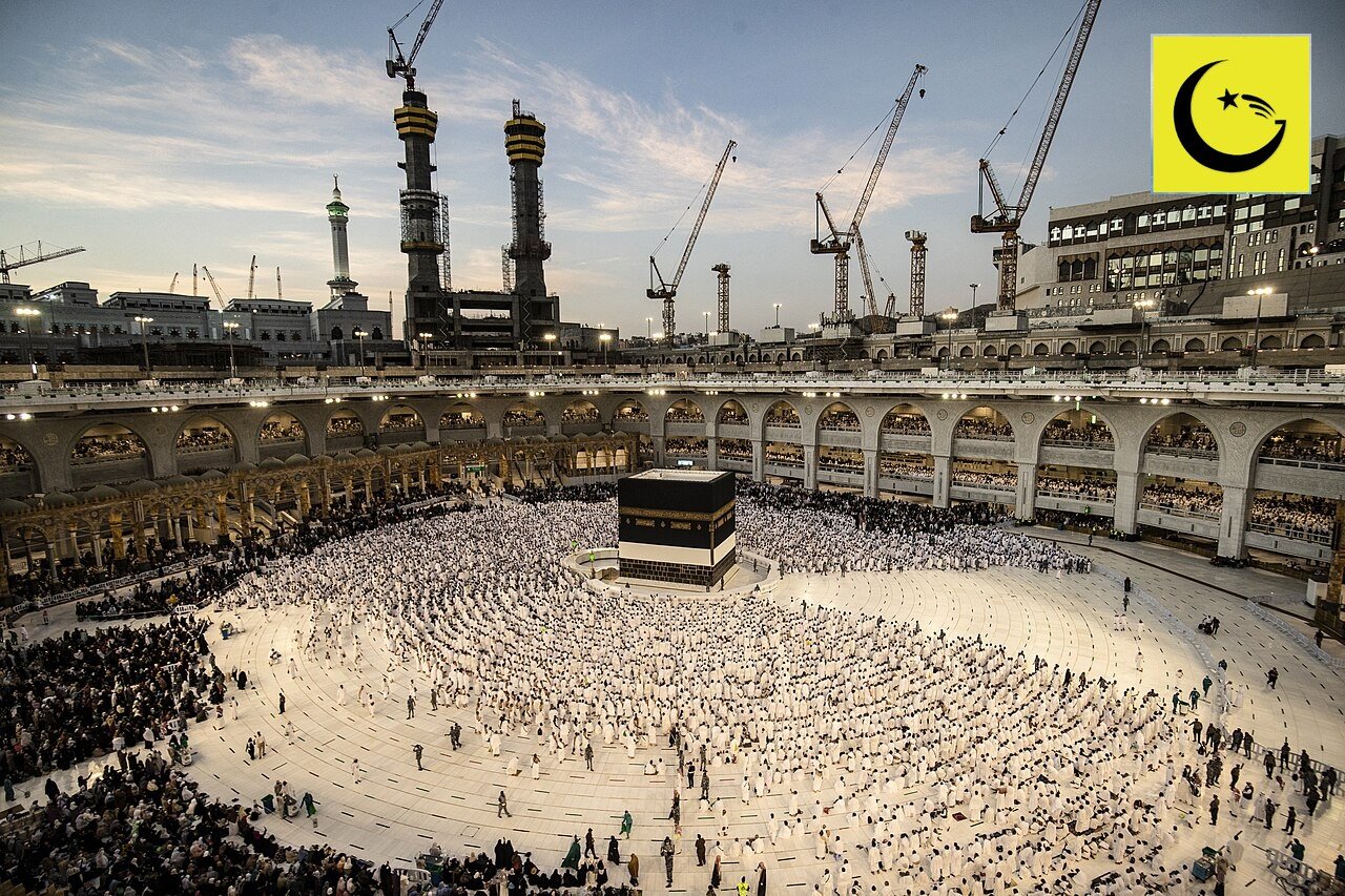 Pilgrims at Masjid al-Haram in Makkah — Nusuk Free Umrah Challenge